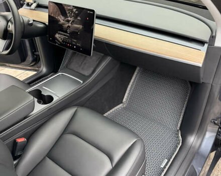 Серый Тесла Model Y, объемом двигателя 0 л и пробегом 18 тыс. км за 33500 $, фото 5 на Automoto.ua