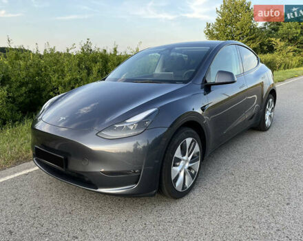 Серый Тесла Model Y, объемом двигателя 0 л и пробегом 27 тыс. км за 28900 $, фото 3 на Automoto.ua