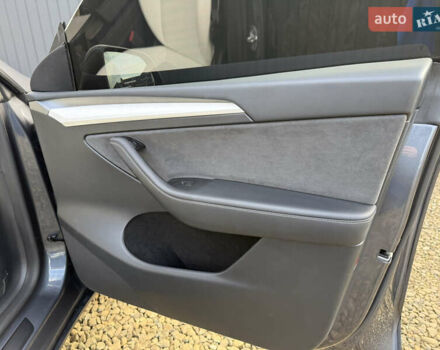 Сірий Тесла Model Y, об'ємом двигуна 0 л та пробігом 28 тис. км за 27900 $, фото 49 на Automoto.ua