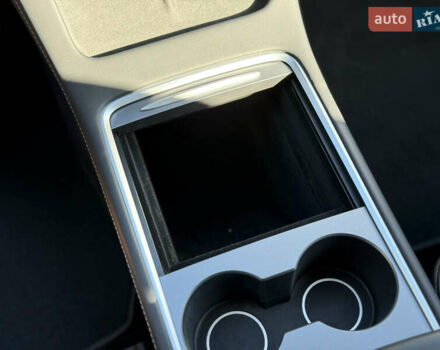 Серый Тесла Model Y, объемом двигателя 0 л и пробегом 46 тыс. км за 27200 $, фото 22 на Automoto.ua