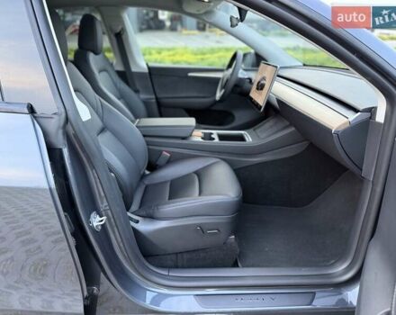 Серый Тесла Model Y, объемом двигателя 0 л и пробегом 30 тыс. км за 26500 $, фото 18 на Automoto.ua