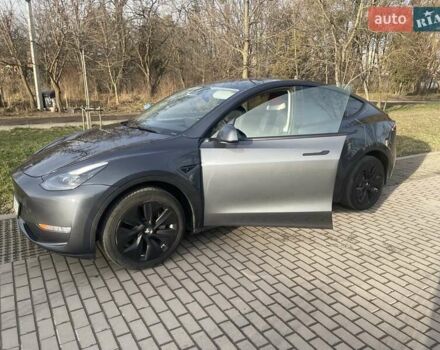 Серый Тесла Model Y, объемом двигателя 0 л и пробегом 42 тыс. км за 25990 $, фото 3 на Automoto.ua