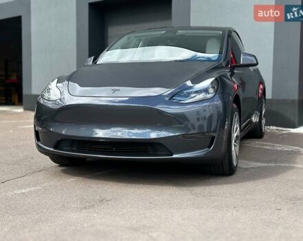 Серый Тесла Model Y, объемом двигателя 0 л и пробегом 32 тыс. км за 31999 $, фото 3 на Automoto.ua