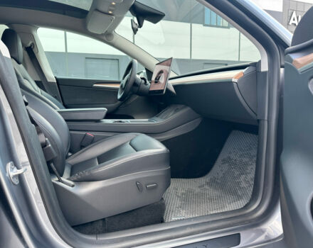 Серый Тесла Model Y, объемом двигателя 0 л и пробегом 23 тыс. км за 45490 $, фото 13 на Automoto.ua