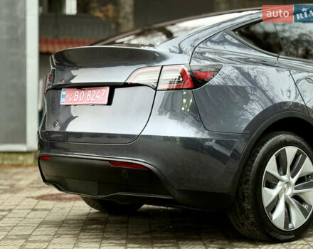 Сірий Тесла Model Y, об'ємом двигуна 0 л та пробігом 35 тис. км за 27999 $, фото 36 на Automoto.ua
