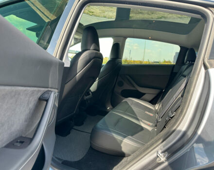 Серый Тесла Model Y, объемом двигателя 0 л и пробегом 23 тыс. км за 45490 $, фото 9 на Automoto.ua