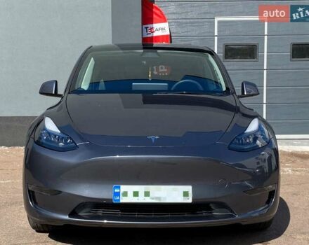 Серый Тесла Model Y, объемом двигателя 0 л и пробегом 18 тыс. км за 27300 $, фото 2 на Automoto.ua