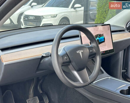 Серый Тесла Model Y, объемом двигателя 0 л и пробегом 46 тыс. км за 29900 $, фото 13 на Automoto.ua