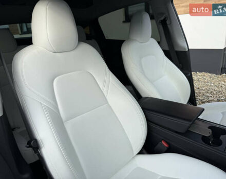 Сірий Тесла Model Y, об'ємом двигуна 0 л та пробігом 28 тис. км за 27900 $, фото 52 на Automoto.ua