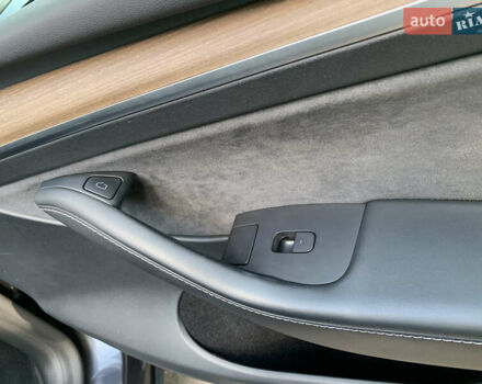 Серый Тесла Model Y, объемом двигателя 0 л и пробегом 47 тыс. км за 28028 $, фото 25 на Automoto.ua