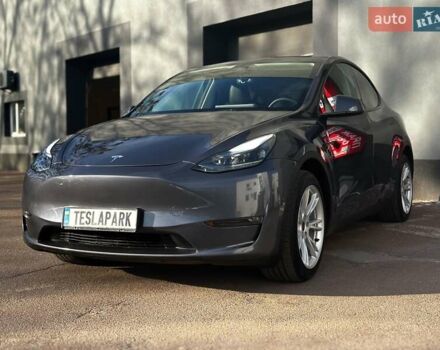 Сірий Тесла Model Y, об'ємом двигуна 0 л та пробігом 27 тис. км за 28999 $, фото 2 на Automoto.ua