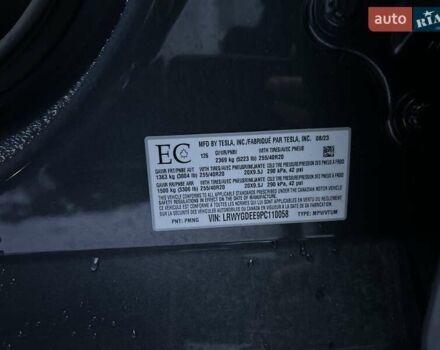 Серый Тесла Model Y, объемом двигателя 0 л и пробегом 26 тыс. км за 18900 $, фото 10 на Automoto.ua