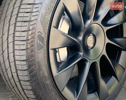 Серый Тесла Model Y, объемом двигателя 0 л и пробегом 4 тыс. км за 30000 $, фото 11 на Automoto.ua