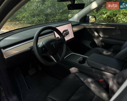 Серый Тесла Model Y, объемом двигателя 0 л и пробегом 32 тыс. км за 24900 $, фото 17 на Automoto.ua