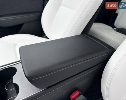 Серый Тесла Model Y, объемом двигателя 0 л и пробегом 24 тыс. км за 28399 $, фото 19 на Automoto.ua