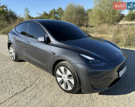 Серый Тесла Model Y, объемом двигателя 0 л и пробегом 41 тыс. км за 29800 $, фото 3 на Automoto.ua