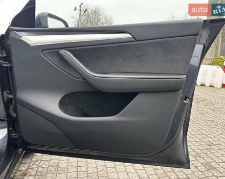 Серый Тесла Model Y, объемом двигателя 0 л и пробегом 24 тыс. км за 28399 $, фото 26 на Automoto.ua