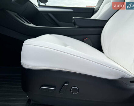 Серый Тесла Model Y, объемом двигателя 0 л и пробегом 55 тыс. км за 26900 $, фото 43 на Automoto.ua