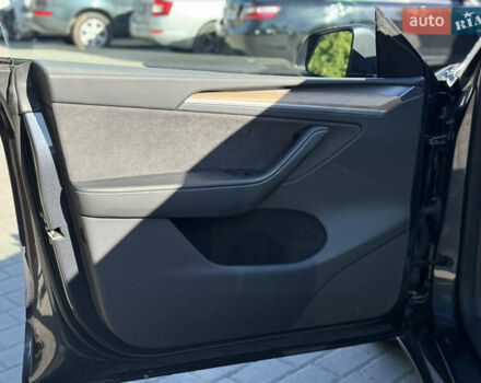 Серый Тесла Model Y, объемом двигателя 0 л и пробегом 46 тыс. км за 27200 $, фото 13 на Automoto.ua