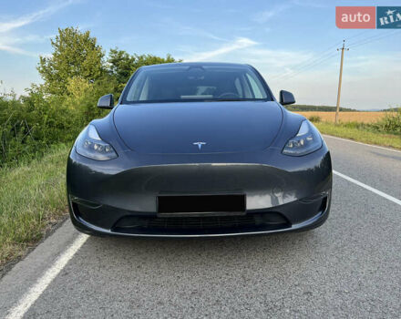 Серый Тесла Model Y, объемом двигателя 0 л и пробегом 27 тыс. км за 28900 $, фото 1 на Automoto.ua