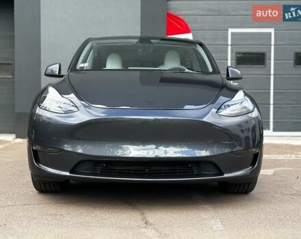 Серый Тесла Model Y, объемом двигателя 0 л и пробегом 32 тыс. км за 31999 $, фото 2 на Automoto.ua