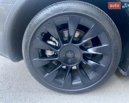 Серый Тесла Model Y, объемом двигателя 0 л и пробегом 42 тыс. км за 26500 $, фото 2 на Automoto.ua