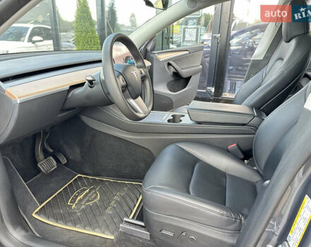 Серый Тесла Model Y, объемом двигателя 0 л и пробегом 46 тыс. км за 29900 $, фото 12 на Automoto.ua