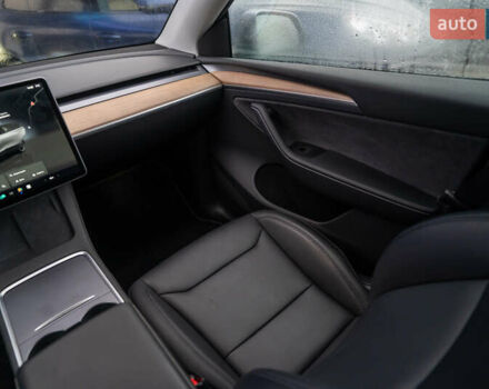 Серый Тесла Model Y, объемом двигателя 0 л и пробегом 61 тыс. км за 32500 $, фото 19 на Automoto.ua