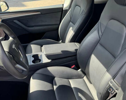 Серый Тесла Model Y, объемом двигателя 0 л и пробегом 36 тыс. км за 30300 $, фото 19 на Automoto.ua