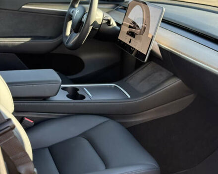 Серый Тесла Model Y, объемом двигателя 0 л и пробегом 46 тыс. км за 28300 $, фото 26 на Automoto.ua