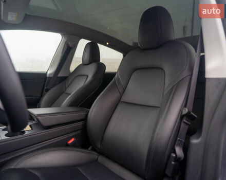 Серый Тесла Model Y, объемом двигателя 0 л и пробегом 61 тыс. км за 32500 $, фото 16 на Automoto.ua