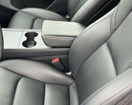 Серый Тесла Model Y, объемом двигателя 0 л и пробегом 20 тыс. км за 25500 $, фото 19 на Automoto.ua