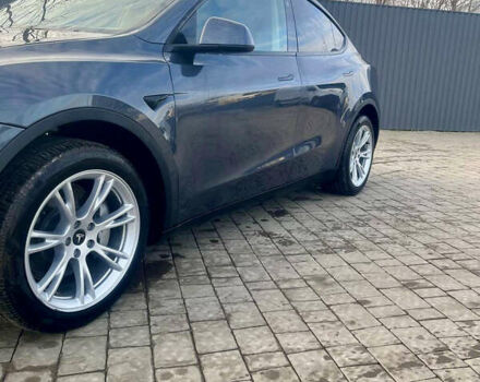 Серый Тесла Model Y, объемом двигателя 0 л и пробегом 20 тыс. км за 25500 $, фото 3 на Automoto.ua
