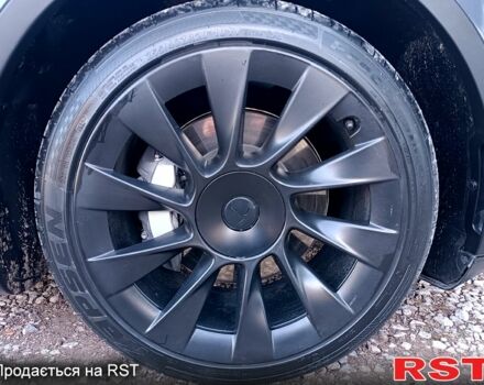 Серый Тесла Model Y, объемом двигателя 0.33 л и пробегом 43 тыс. км за 33333 $, фото 4 на Automoto.ua