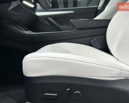 Серый Тесла Model Y, объемом двигателя 0 л и пробегом 27 тыс. км за 31000 $, фото 10 на Automoto.ua