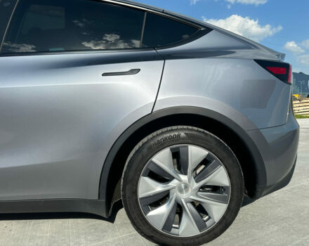Серый Тесла Model Y, объемом двигателя 0 л и пробегом 23 тыс. км за 45490 $, фото 4 на Automoto.ua