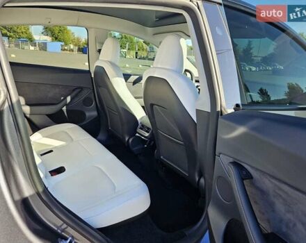 Серый Тесла Model Y, объемом двигателя 0 л и пробегом 29 тыс. км за 27900 $, фото 30 на Automoto.ua