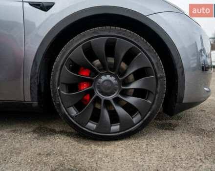 Серый Тесла Model Y, объемом двигателя 0 л и пробегом 61 тыс. км за 32500 $, фото 5 на Automoto.ua