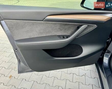 Серый Тесла Model Y, объемом двигателя 0 л и пробегом 15 тыс. км за 32000 $, фото 16 на Automoto.ua