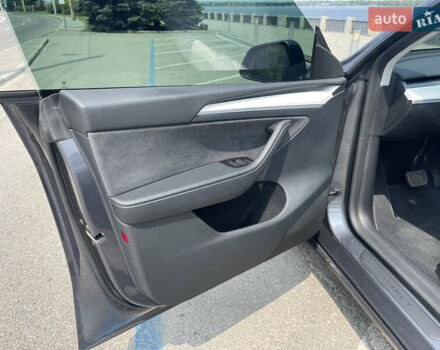 Серый Тесла Model Y, объемом двигателя 0 л и пробегом 24 тыс. км за 30500 $, фото 3 на Automoto.ua