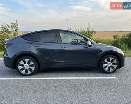 Серый Тесла Model Y, объемом двигателя 0 л и пробегом 27 тыс. км за 28900 $, фото 10 на Automoto.ua