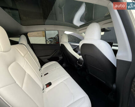 Сірий Тесла Model Y, об'ємом двигуна 0 л та пробігом 28 тис. км за 27900 $, фото 46 на Automoto.ua