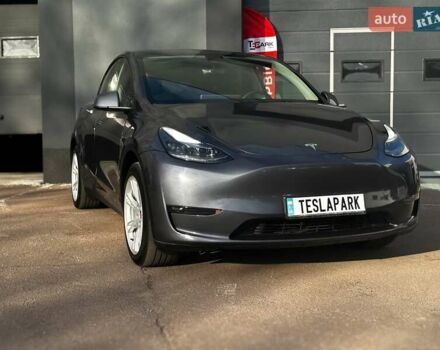 Сірий Тесла Model Y, об'ємом двигуна 0 л та пробігом 27 тис. км за 28999 $, фото 9 на Automoto.ua