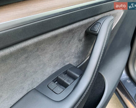 Серый Тесла Model Y, объемом двигателя 0 л и пробегом 47 тыс. км за 28028 $, фото 22 на Automoto.ua