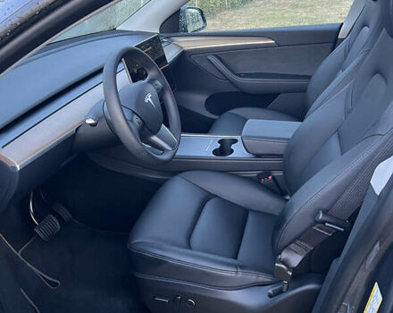 Серый Тесла Model Y, объемом двигателя 0 л и пробегом 25 тыс. км за 42999 $, фото 1 на Automoto.ua