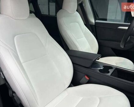 Серый Тесла Model Y, объемом двигателя 0 л и пробегом 27 тыс. км за 31000 $, фото 15 на Automoto.ua