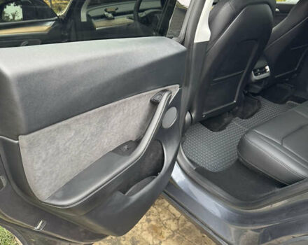 Серый Тесла Model Y, объемом двигателя 0 л и пробегом 18 тыс. км за 33500 $, фото 8 на Automoto.ua