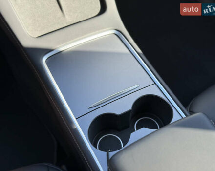 Серый Тесла Model Y, объемом двигателя 0 л и пробегом 46 тыс. км за 27200 $, фото 20 на Automoto.ua