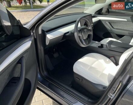 Серый Тесла Model Y, объемом двигателя 0 л и пробегом 28 тыс. км за 27900 $, фото 31 на Automoto.ua