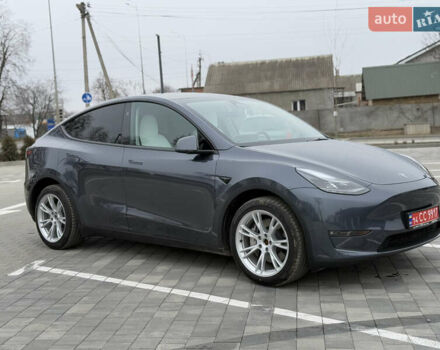 Серый Тесла Model Y, объемом двигателя 0 л и пробегом 27 тыс. км за 29500 $, фото 4 на Automoto.ua